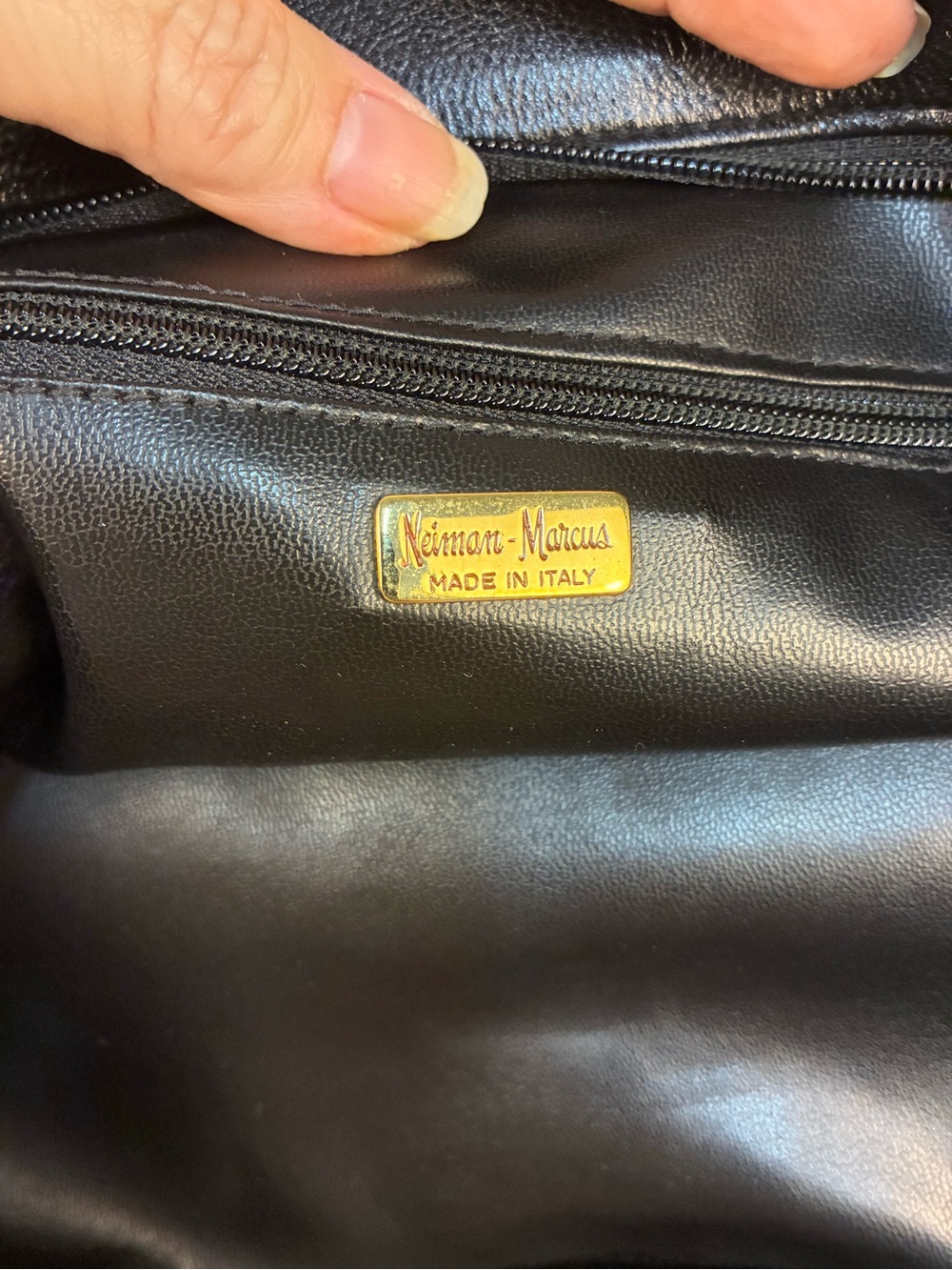 Neiman Marcus Made in Italy Black Leather Zipper Tote - Picture 8 of 10